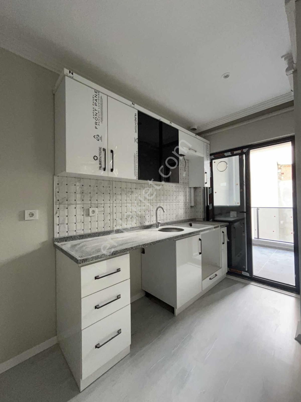 Sütlüce Mahallesi Soma Caddesinde Kiralık Geniş Sıfır 1+1 Daire