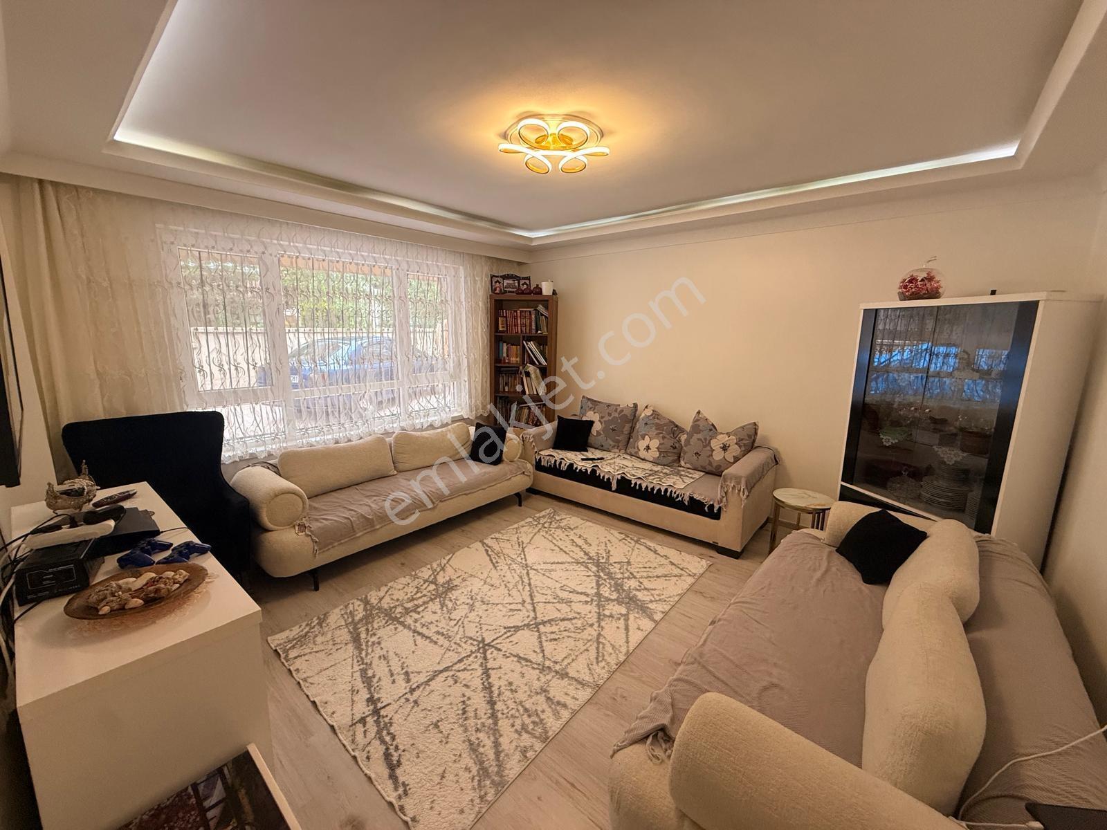 Keçiörende 3+1 Geniş Kafkaslarda İskanlı Düz Giriş Kök Tapu