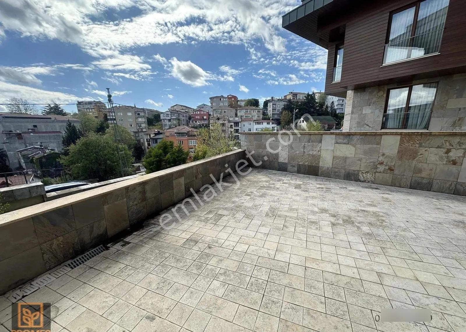 Emirganda Yeni Binada Kiralık 3+1 | Çift Teraslı Geniş Havuzlu - Görsel 2