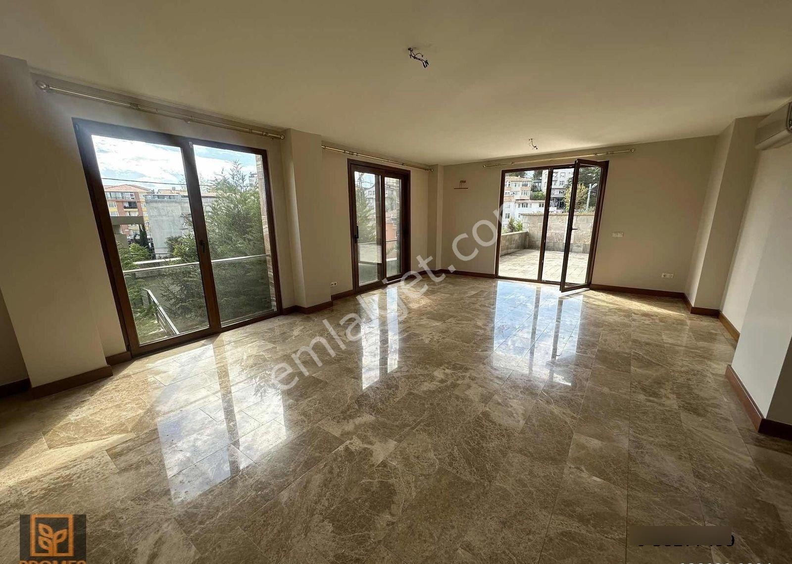 Emirganda Yeni Binada Kiralık 3+1 | Çift Teraslı Geniş Havuzlu - Görsel 25