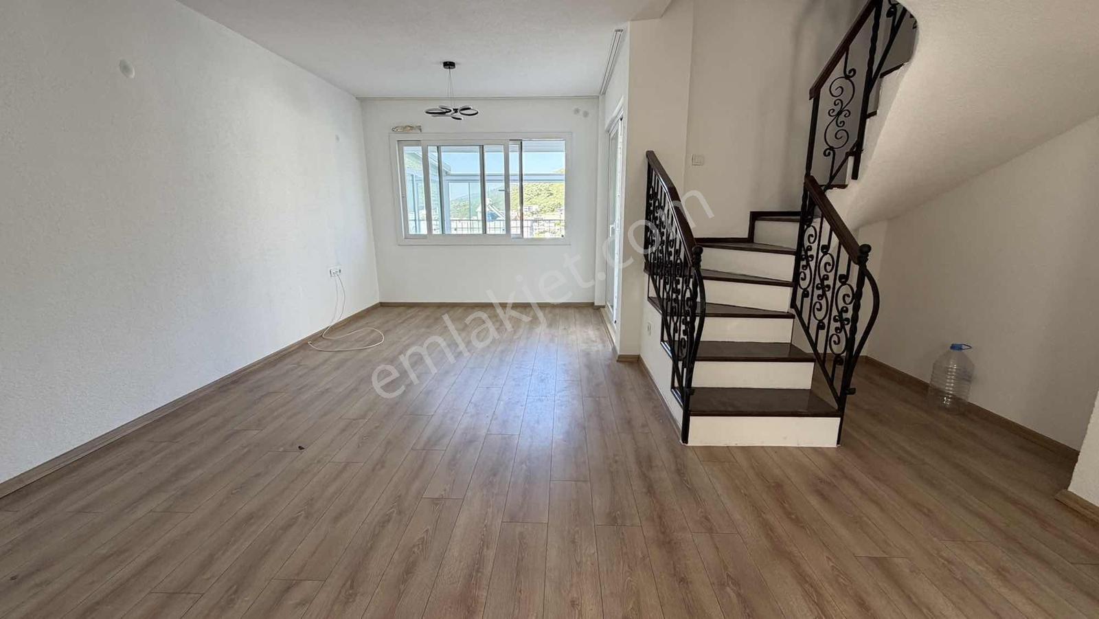 Torbada Renovasyonlu Dubleks Deniz Manzaralı Daire - Görsel 23
