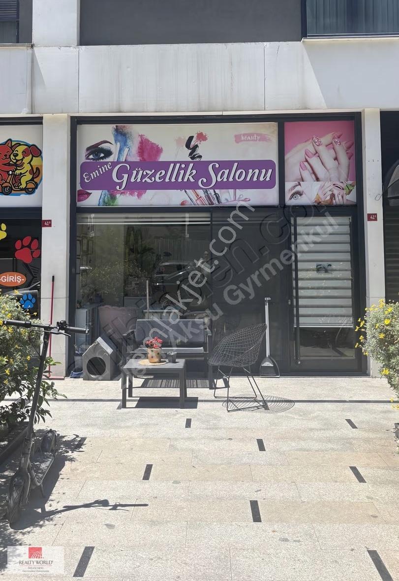 Kozyatağı Gazi Ethempaşa Sokak Cadde Üzeri Dükkan