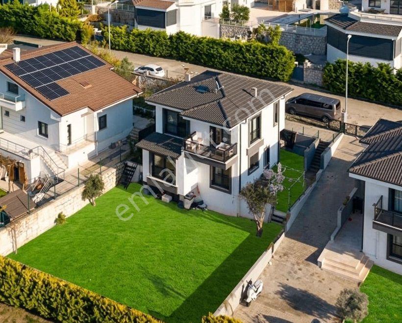 Urla İçmelerde Deniz Manzaralı Lux Yapılı Müstakil Villa - Görsel 35
