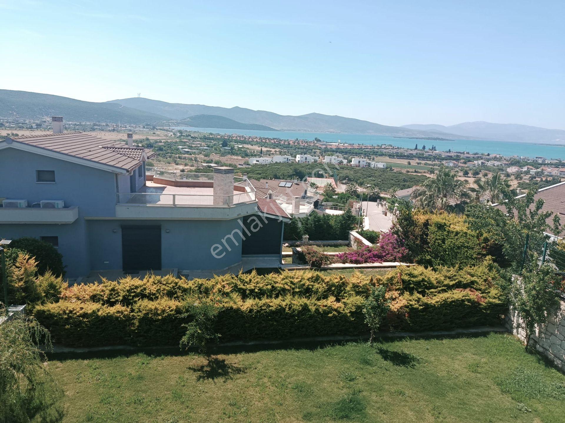 Urla İçmelerde Deniz Manzaralı Lux Yapılı Müstakil Villa - Görsel 32