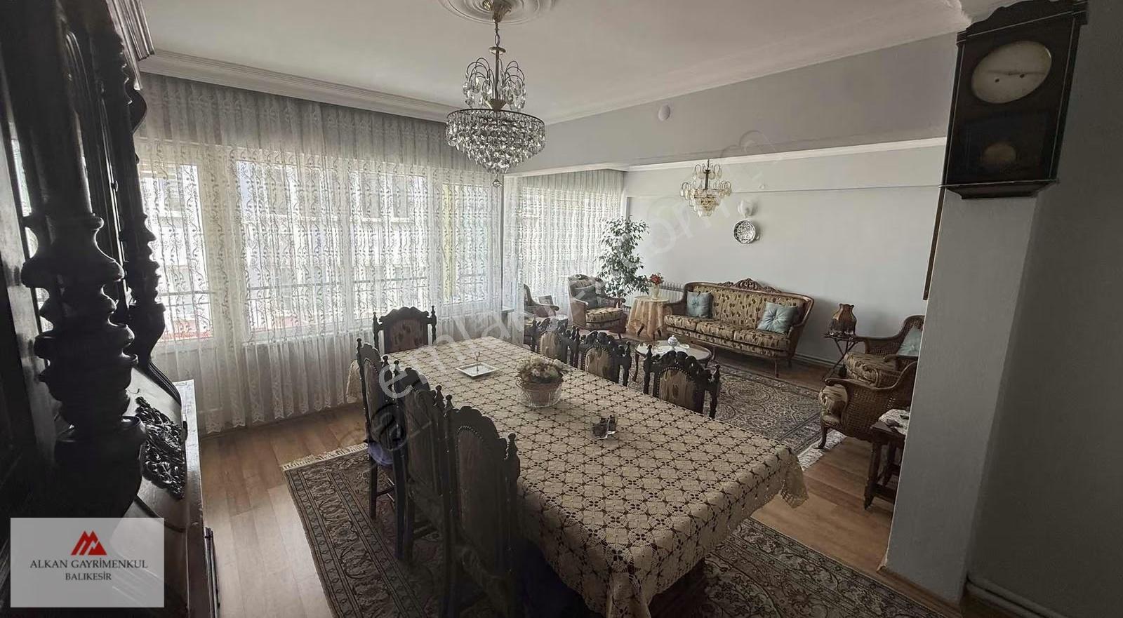 Anafartalar Caddesi Çarşı Merkezde 130 M2 3+1 Ara Kat Daire - Görsel 12
