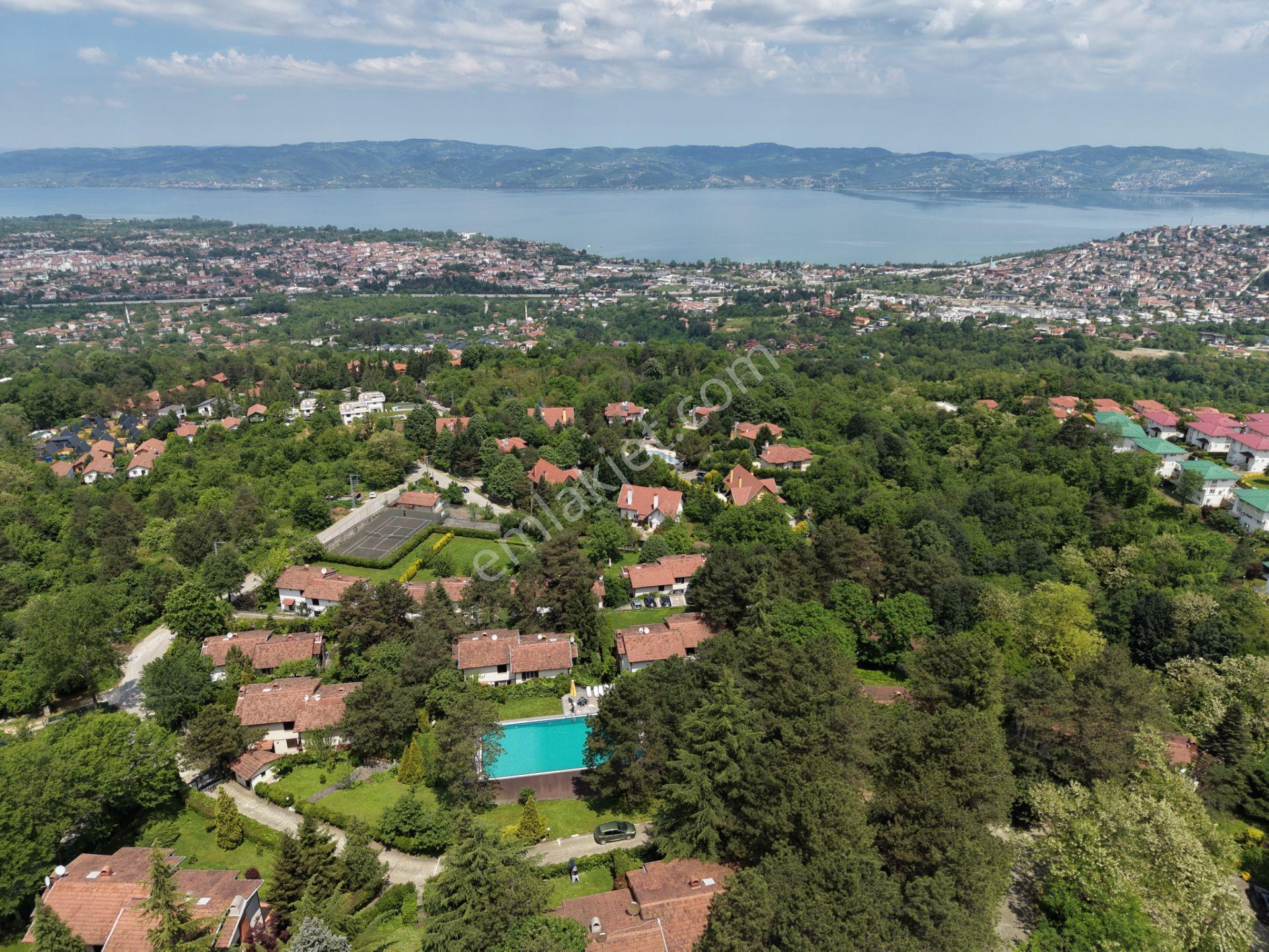 Sapanca İlmiye’de Özel Tasarım Bahçeli Satılık Villa - Görsel 4