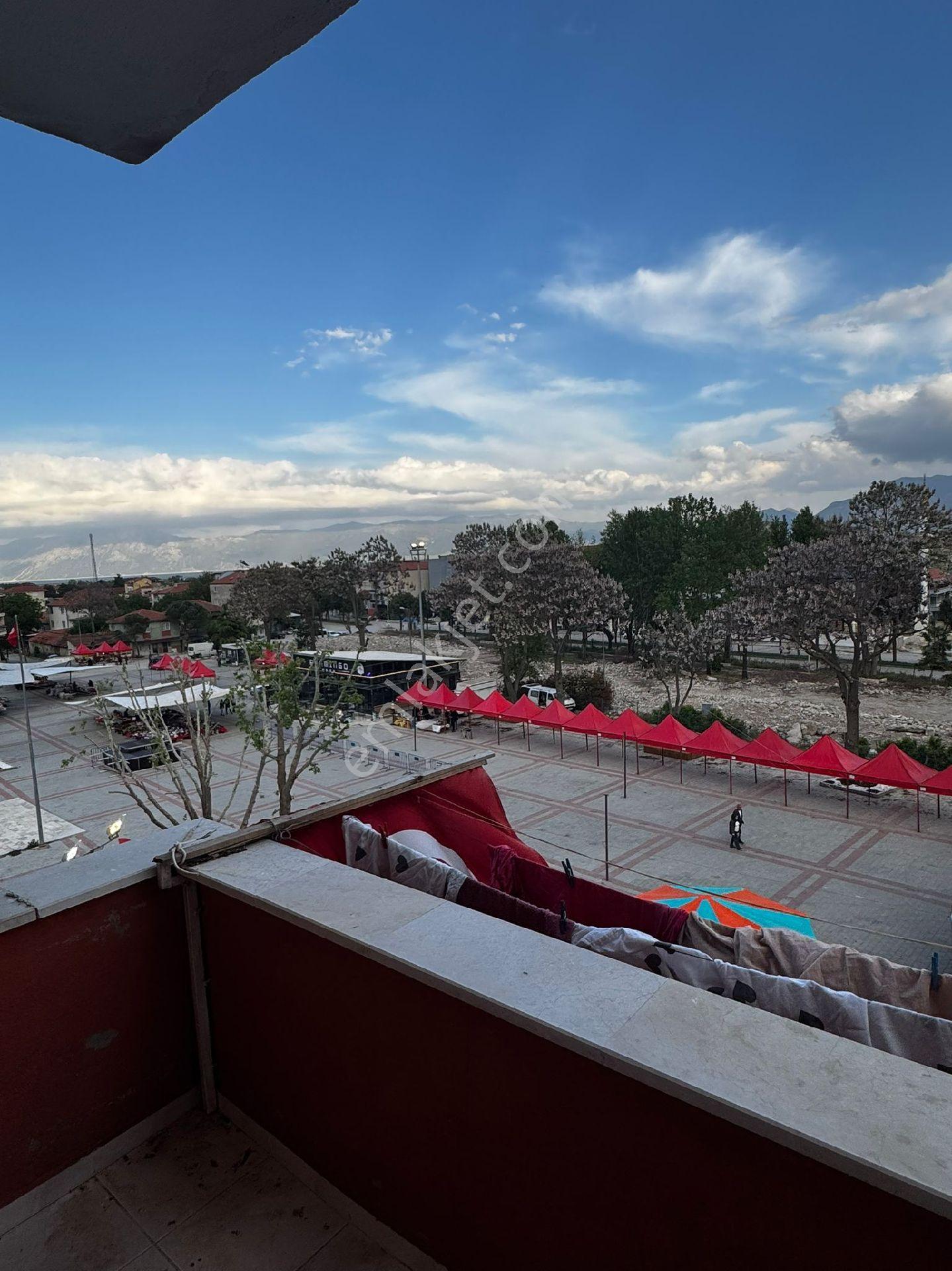 🏡 Çardak Merkezde Eşyalı Kiralık 3+1 Daire | Hastane, Pazar Ve Çarşıya Yürüme Mesafesi. Ha