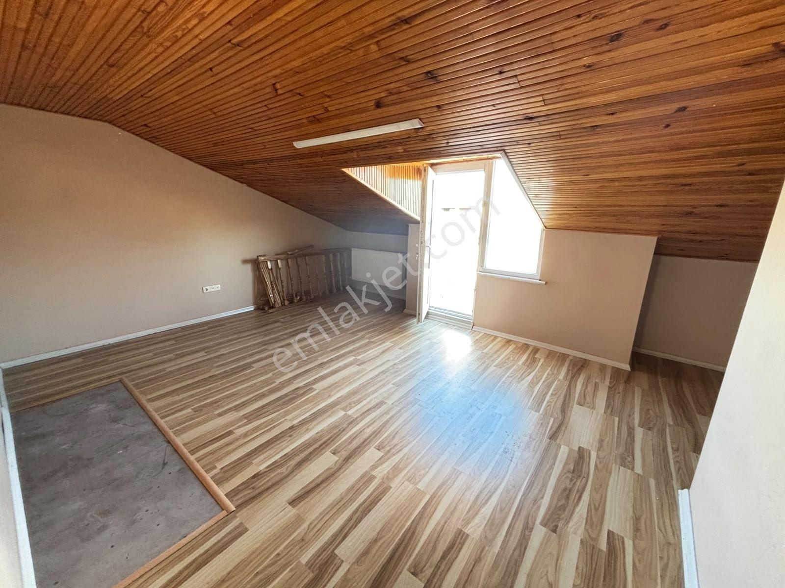 F-l Emlaktan Emaar Avm Libadiye Yakını 1+1 Genç Bina Çatı Katı - Görsel 23