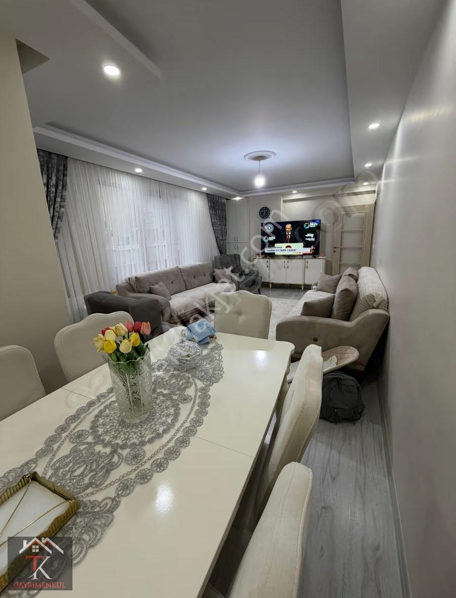 Çekmeköy'de Merkezi Konumda 90m² 2+1 Satılık Daire