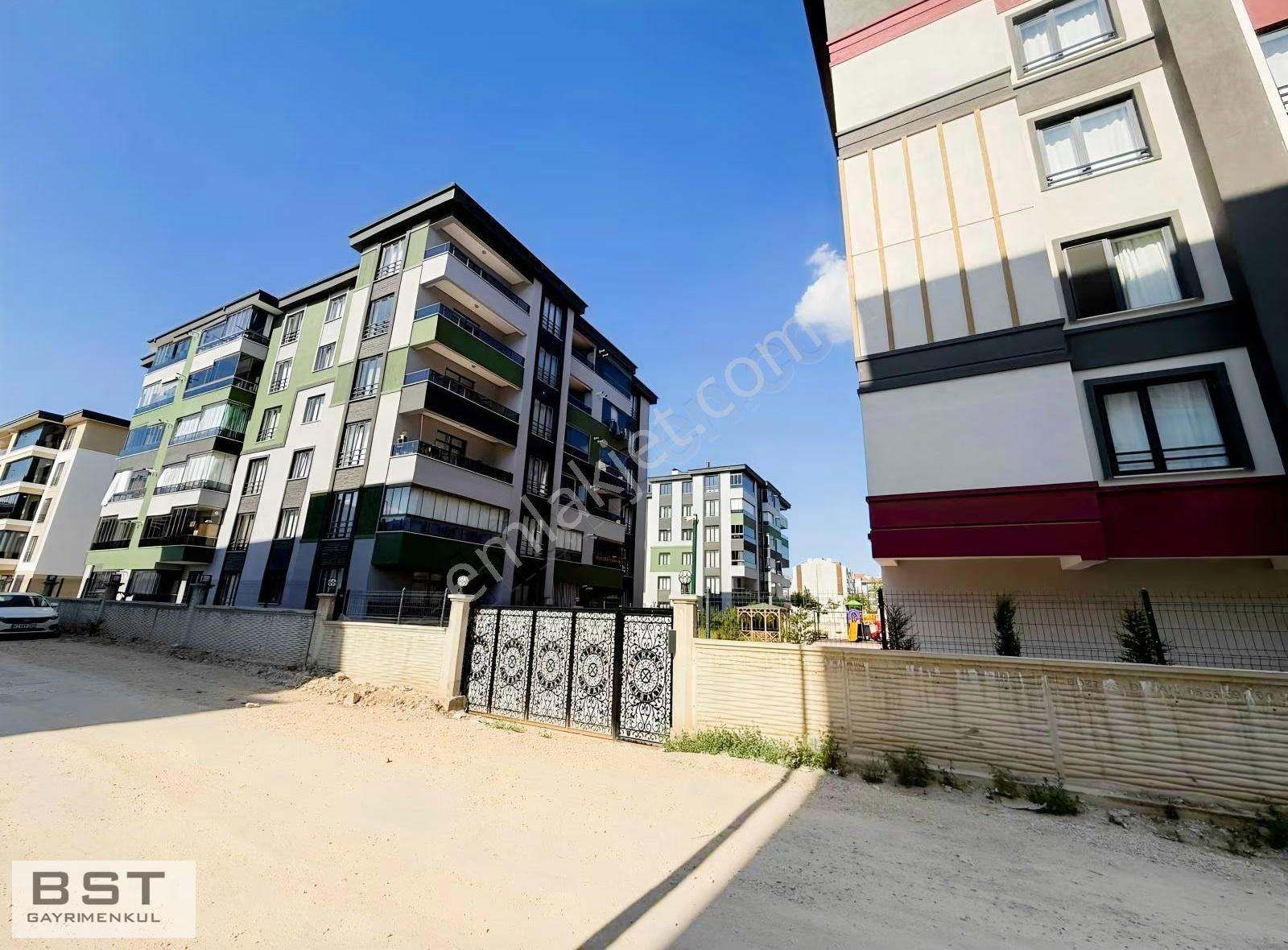 Emirgazi Mh 3+1 135m2 Net Siteiçi Arakat K.otoparklı - Görsel 11