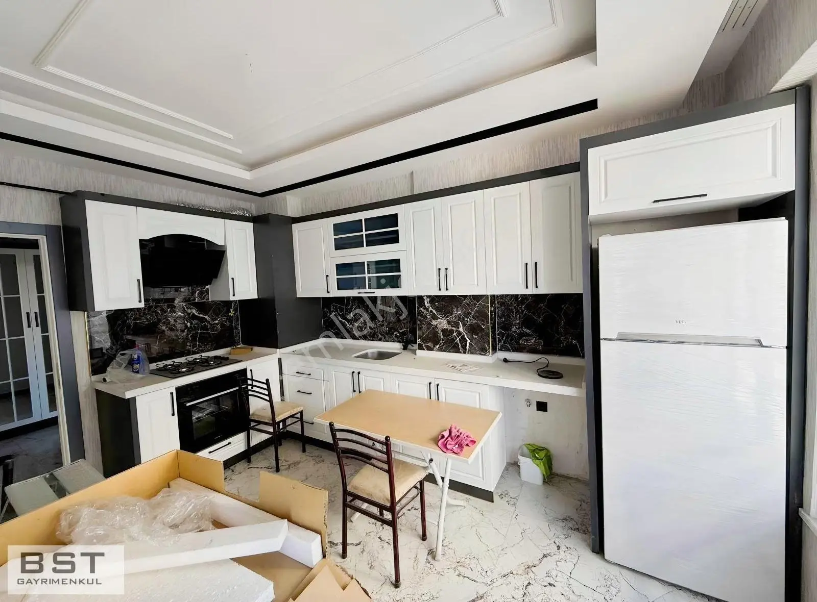 Emirgazi Mh 3+1 135m2 Net Siteiçi Arakat K.otoparklı - Görsel 2