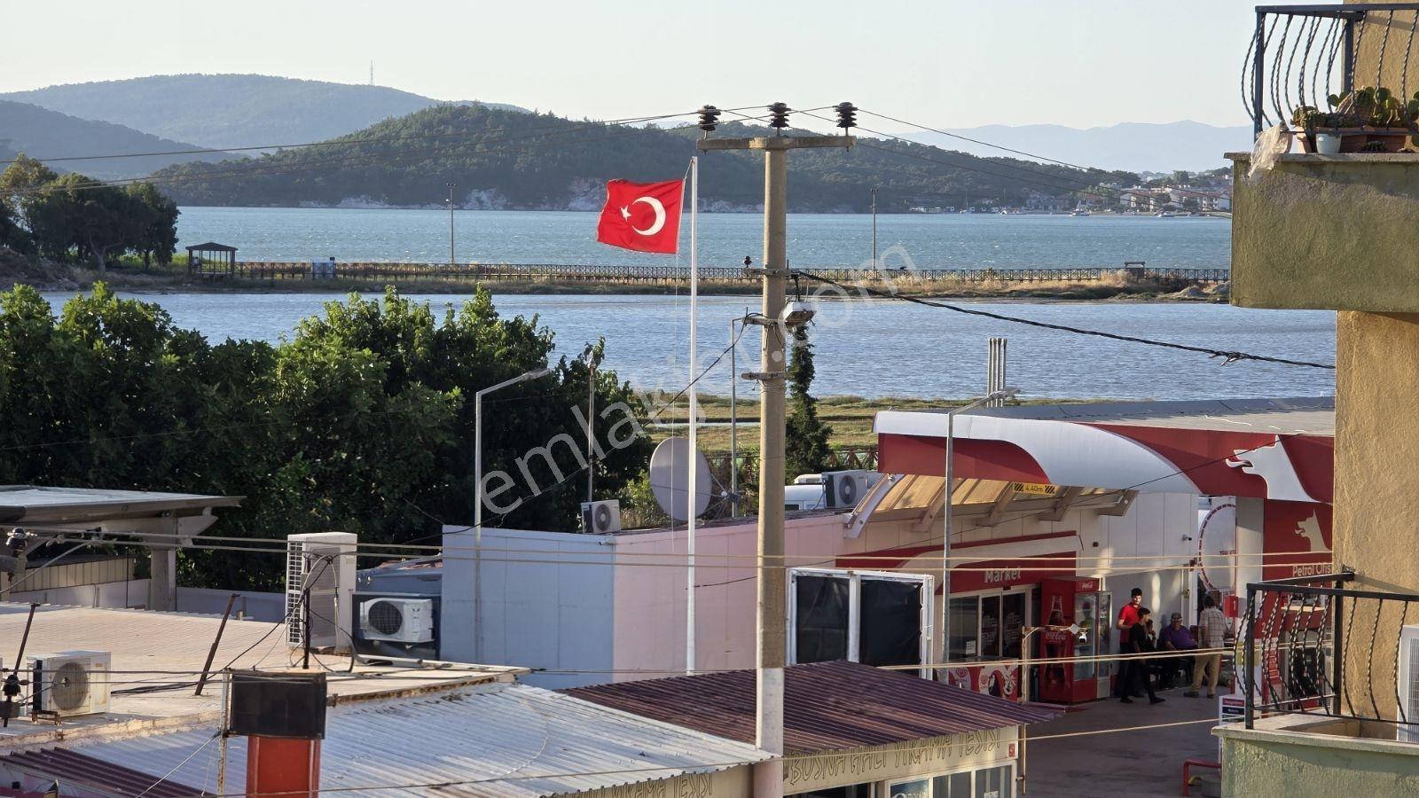 Ayvalık Sarımsaklı Merkez'de Satılık Geniş 3+1 Daire - Görsel 3