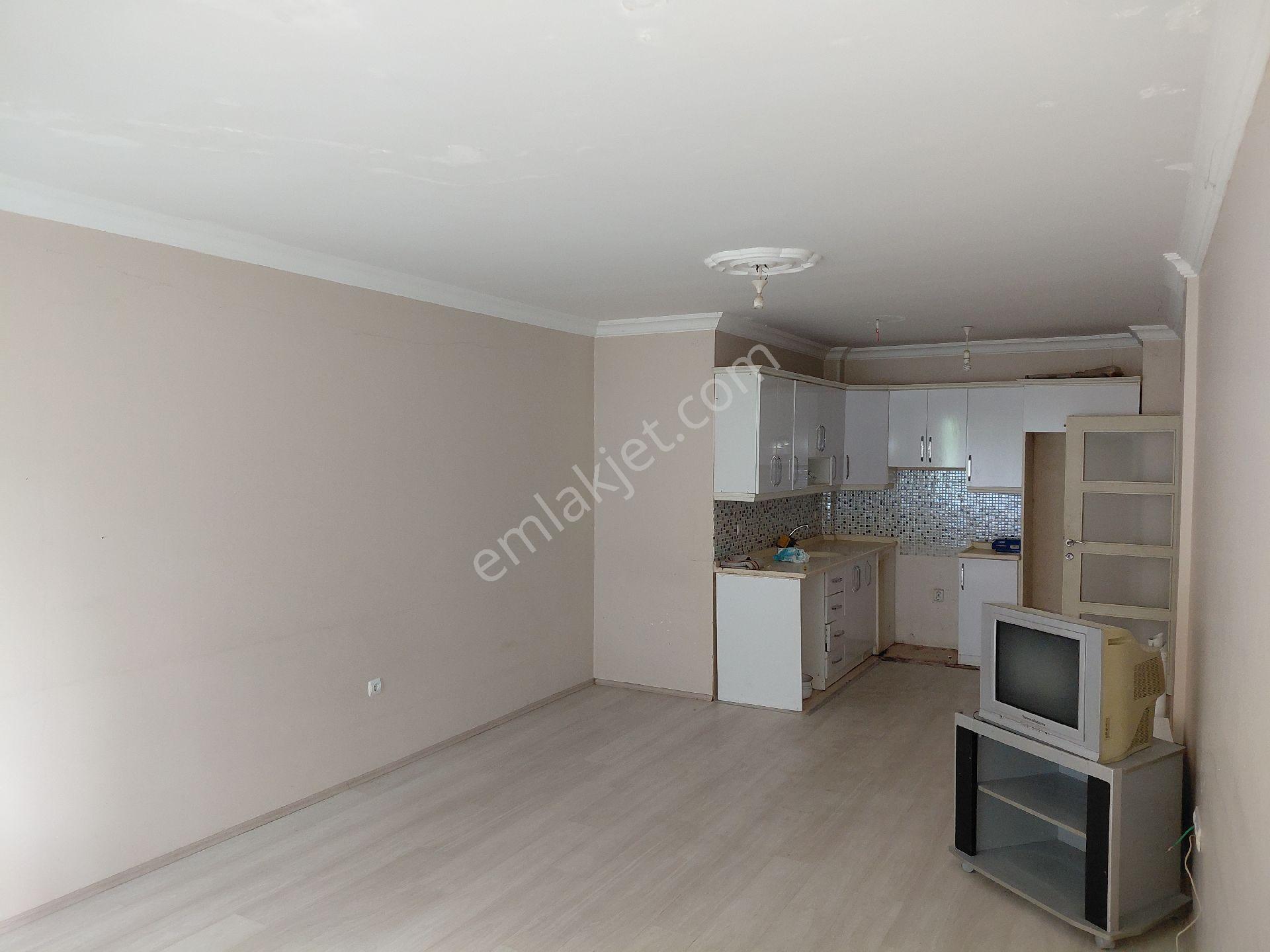 Acil Kavaklarda Satılık Daire
