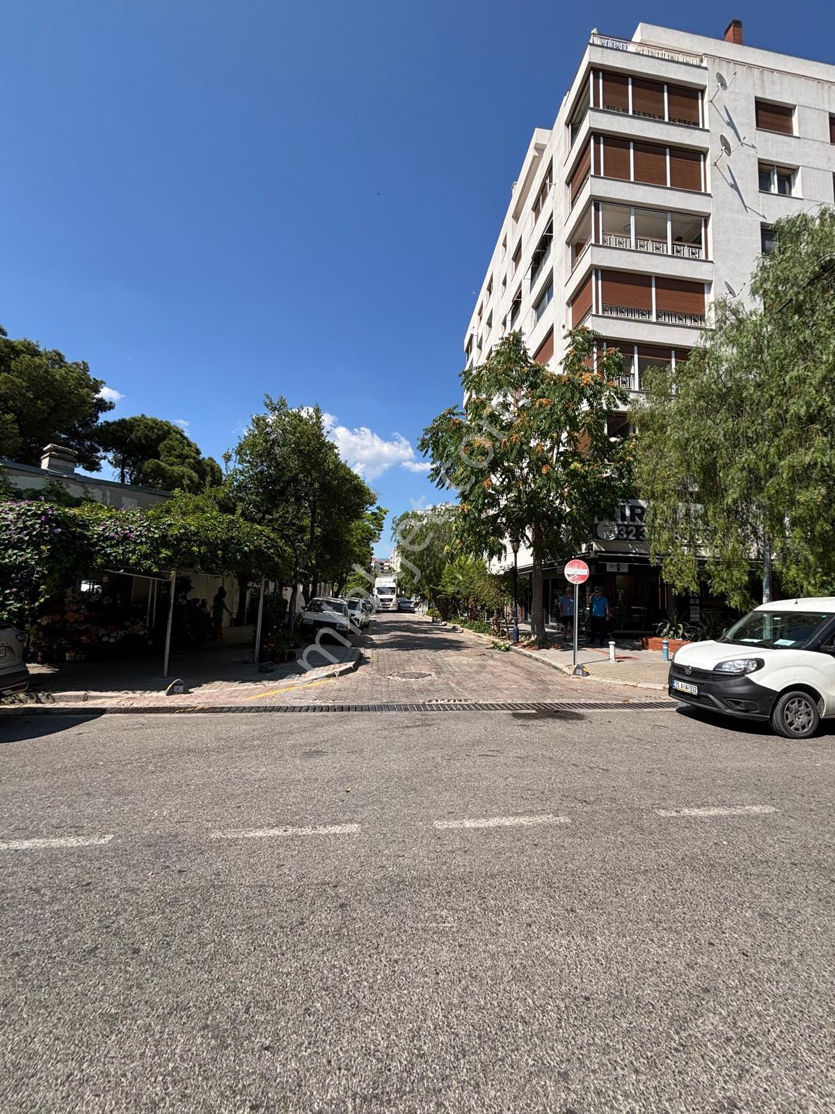 Alsancak Vasıf Çınar'da Köşe, Otoparklı 2.kat 1+1 Eşyalı Kiralık - Görsel 22