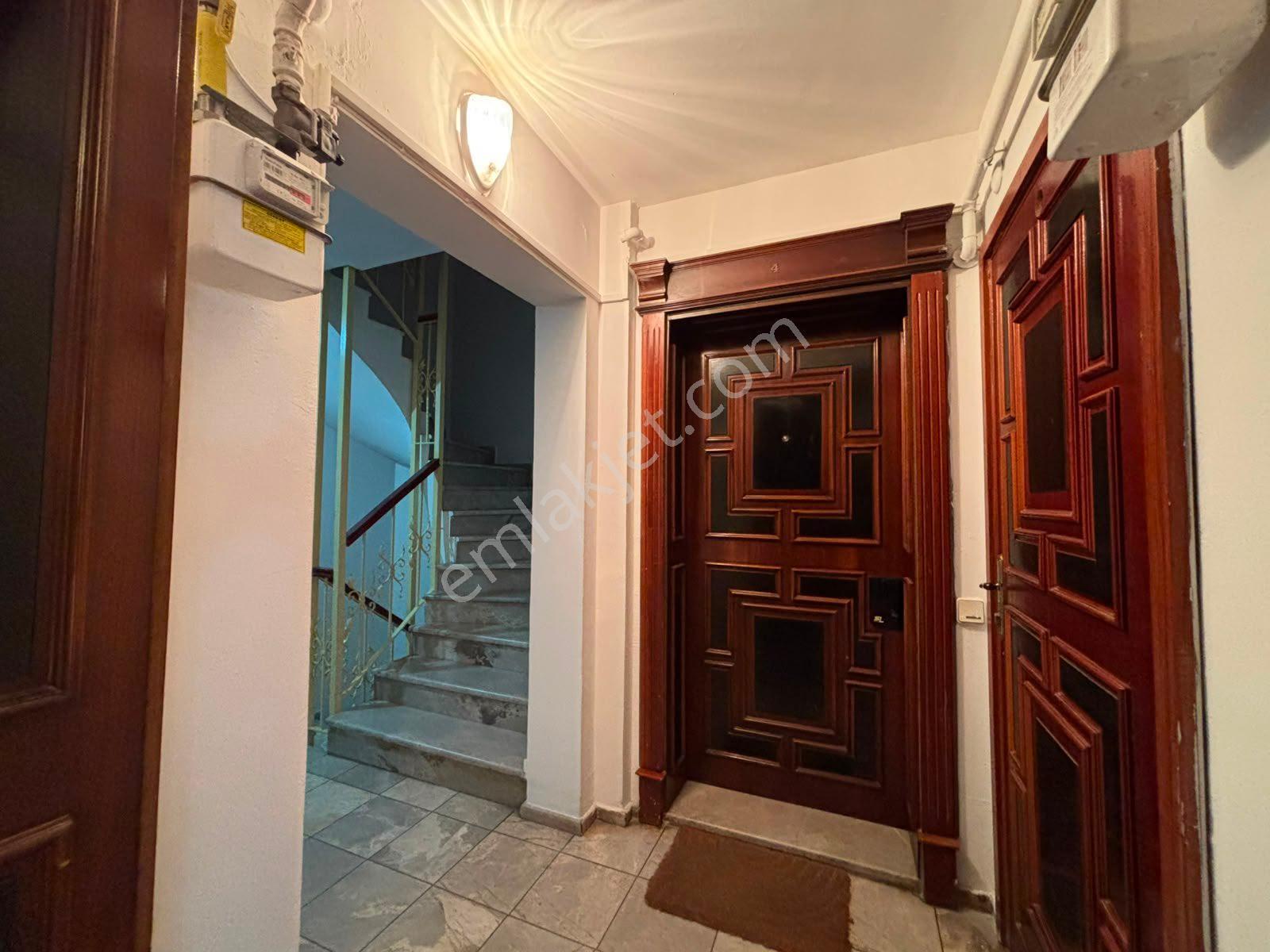 Alsancak Vasıf Çınar'da Köşe, Otoparklı 2.kat 1+1 Eşyalı Kiralık - Görsel 18