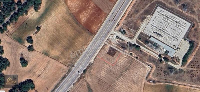 Kozan Yolu Üzerinde Telle Çevrili Tapulu Arsamız Satılıktır