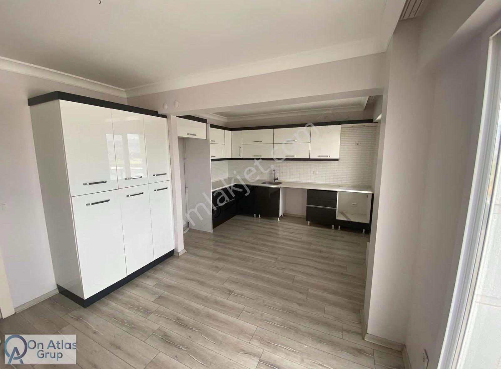 Menemen'de Havuzlu Site İçerisinde Geniş 2+1 Kiralık Daire - Görsel 8