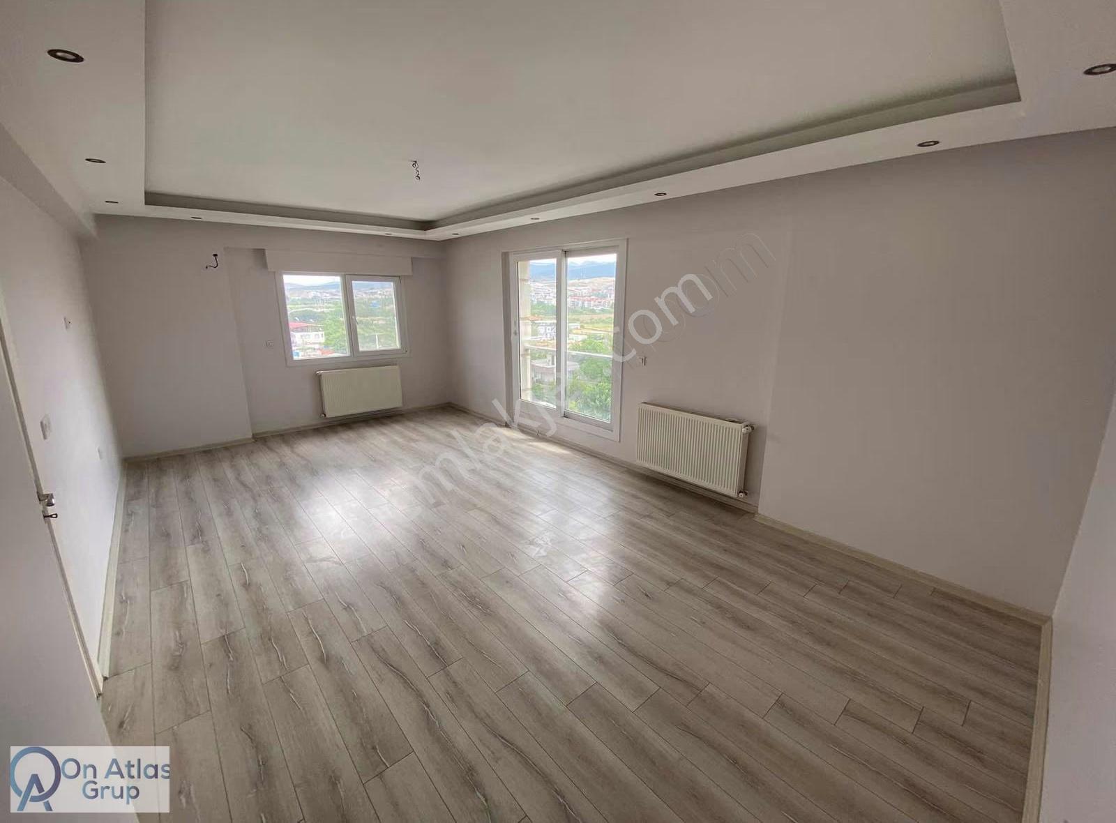 Menemen'de Havuzlu Site İçerisinde Geniş 2+1 Kiralık Daire - Görsel 4