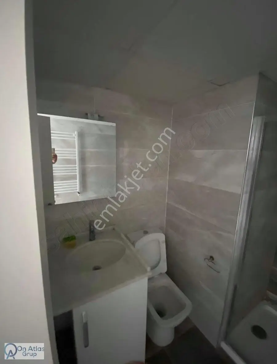 Menemen'de Havuzlu Site İçerisinde Geniş 2+1 Kiralık Daire - Görsel 2