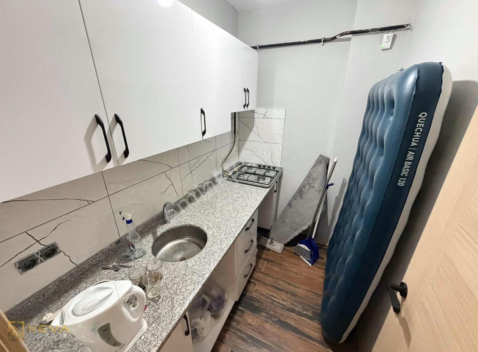 Erenler Mahallesinde Satılık Ön Cephe 1+0 58 M2 Eşyalı Ofis - Görsel 5