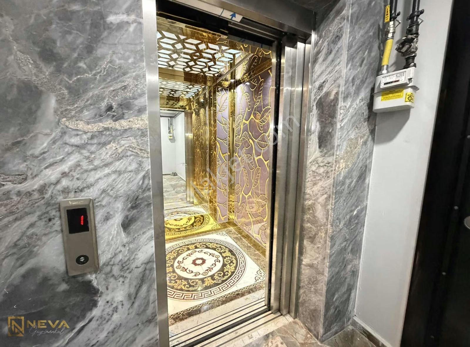 Erenler Mahallesinde Satılık Ön Cephe 1+0 58 M2 Eşyalı Ofis - Görsel 3