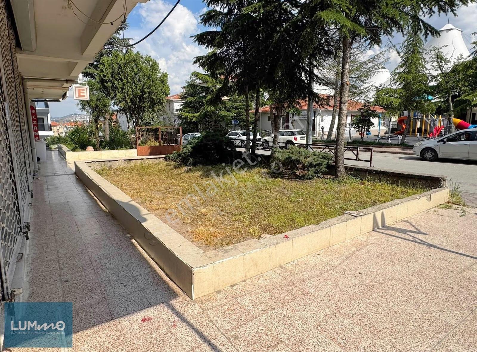 Sağlık Ocağı Karşısı Eczaneye Uygun 80m2 Köşe Dükkan - Görsel 4