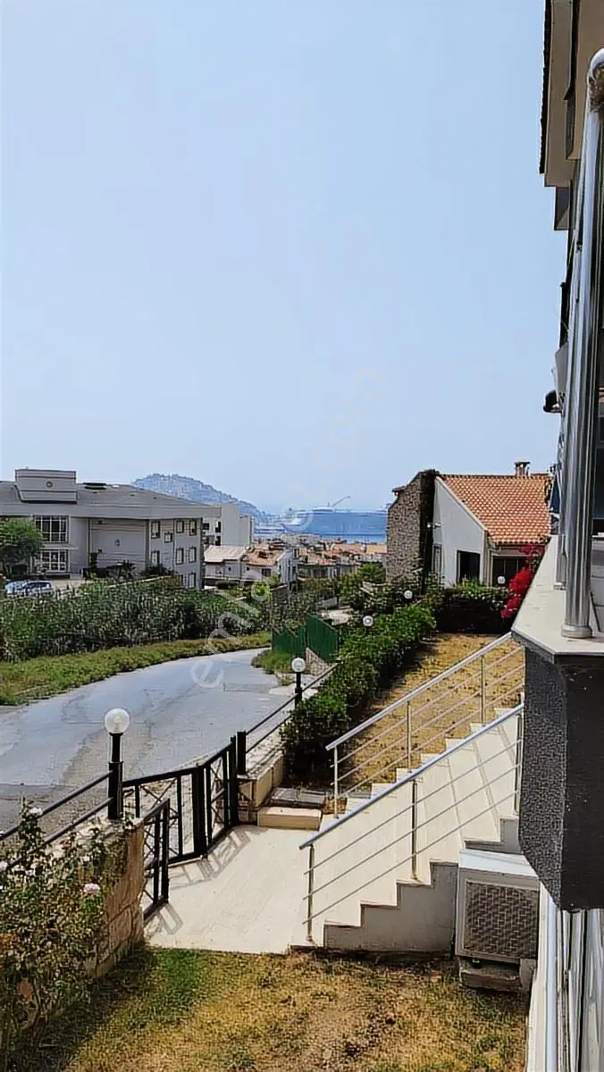 Aydın Kuşadası Türkmen Mahallesi'nde 2+1bahçe Katı Kiralık Daire