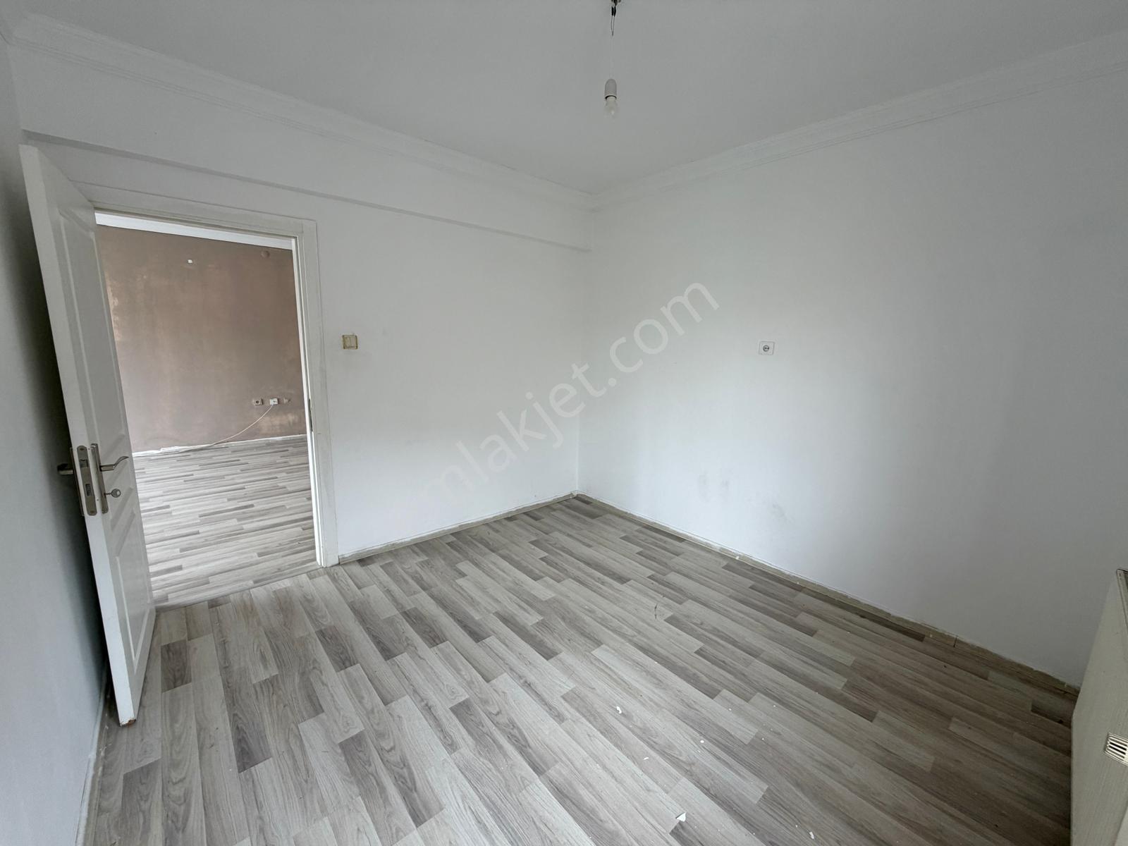 Gop Yakını Vedat Dalokay Paralelinde Ara Katta 3+1 Kiralık Daire - Görsel 16