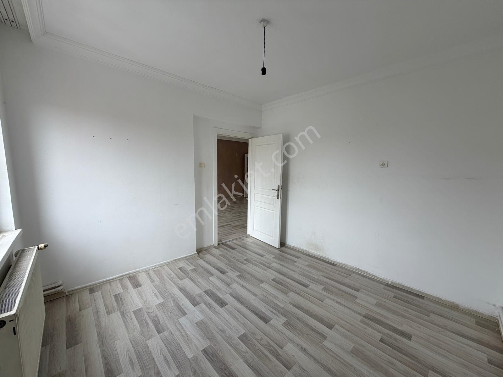 Gop Yakını Vedat Dalokay Paralelinde Ara Katta 3+1 Kiralık Daire - Görsel 12