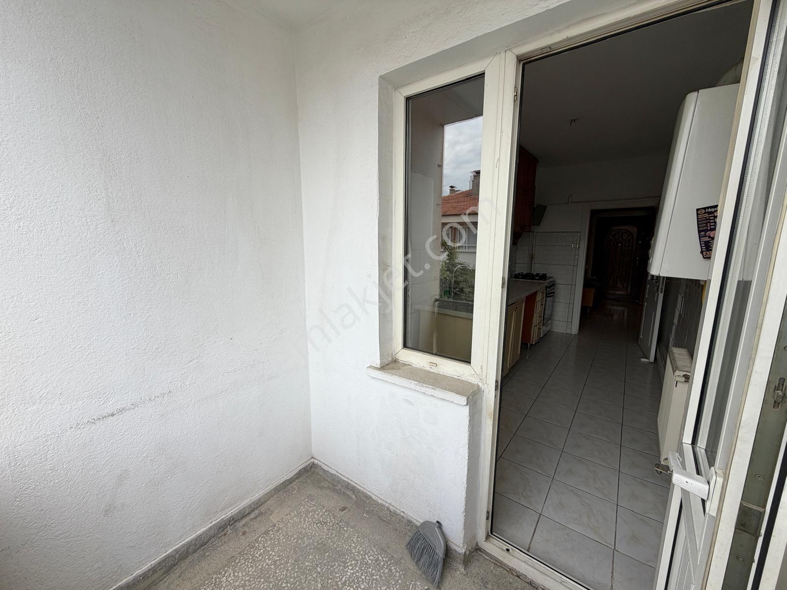 Gop Yakını Vedat Dalokay Paralelinde Ara Katta 3+1 Kiralık Daire - Görsel 14