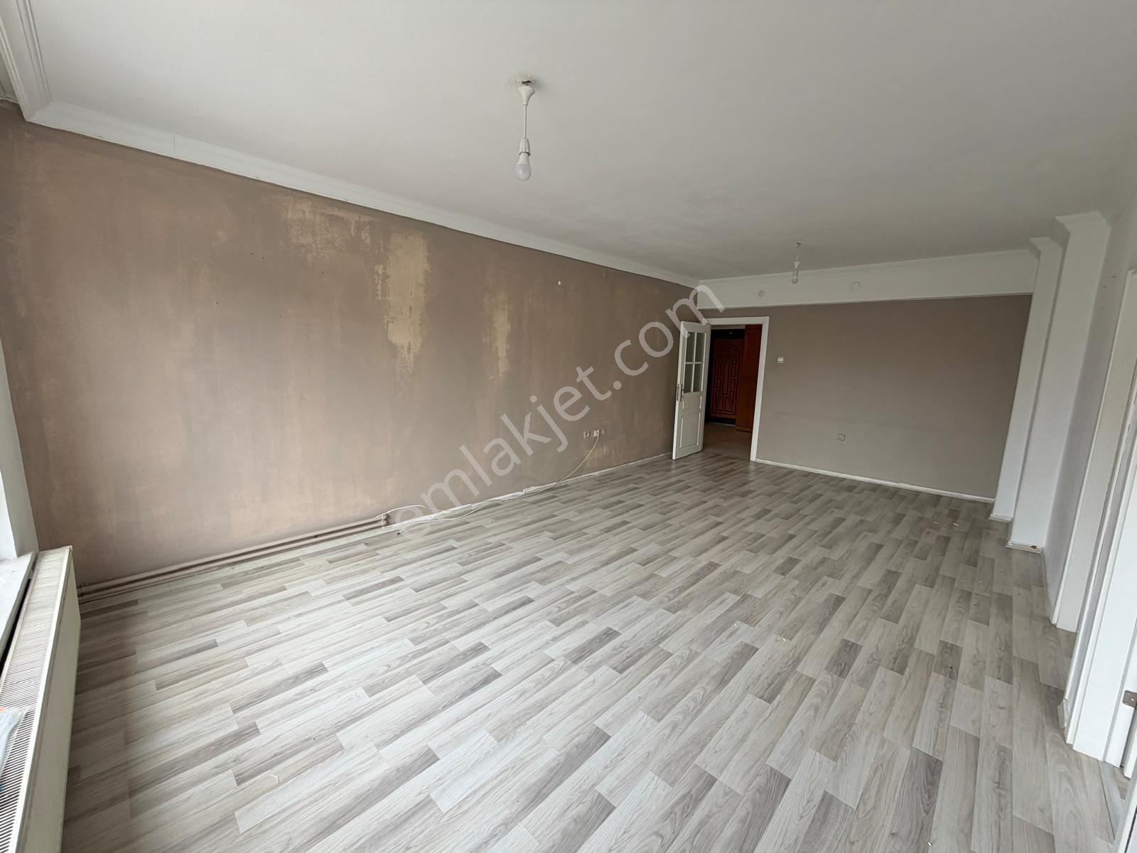 Gop Yakını Vedat Dalokay Paralelinde Ara Katta 3+1 Kiralık Daire - Görsel 6