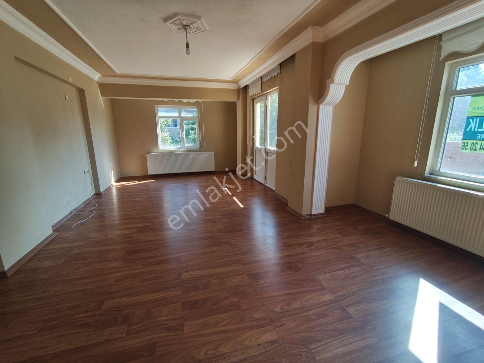 Karasu Merkezde Ayrı Mutfak Geniş Kiralık Daire - Görsel 3