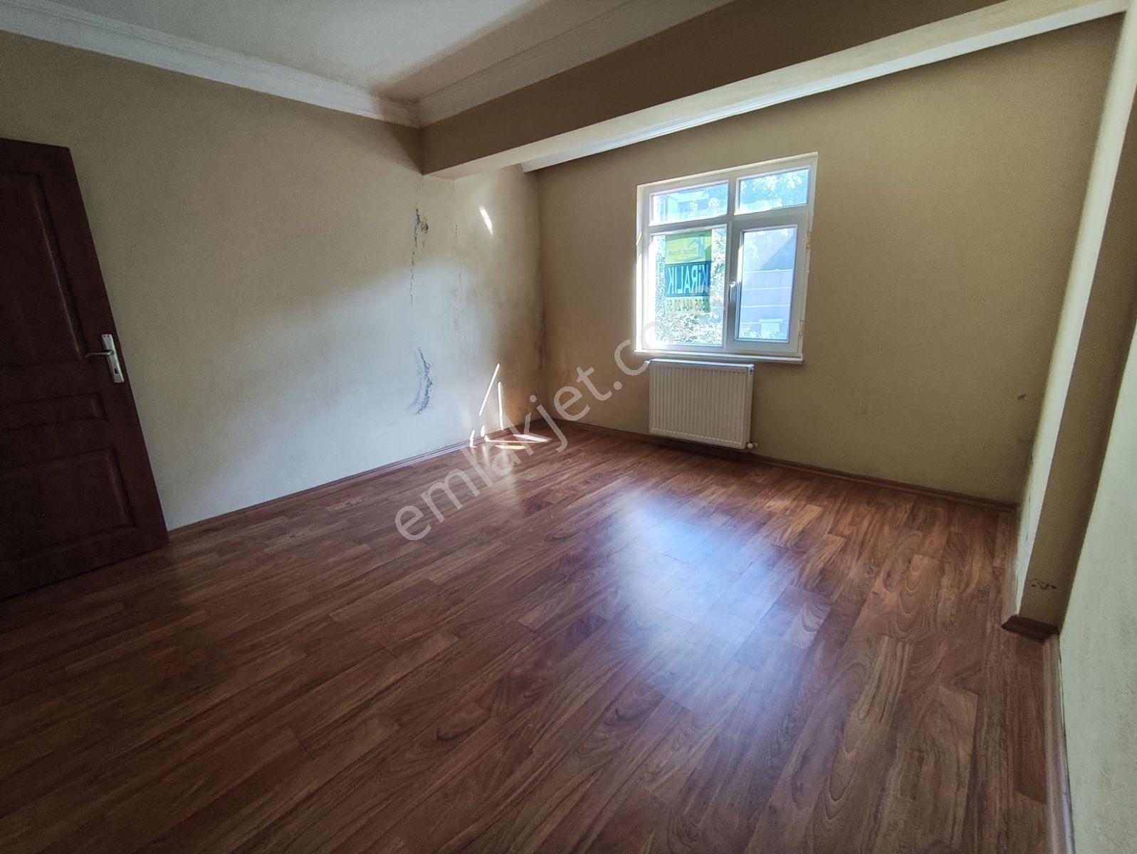 Karasu Merkezde Ayrı Mutfak Geniş Kiralık Daire - Görsel 15