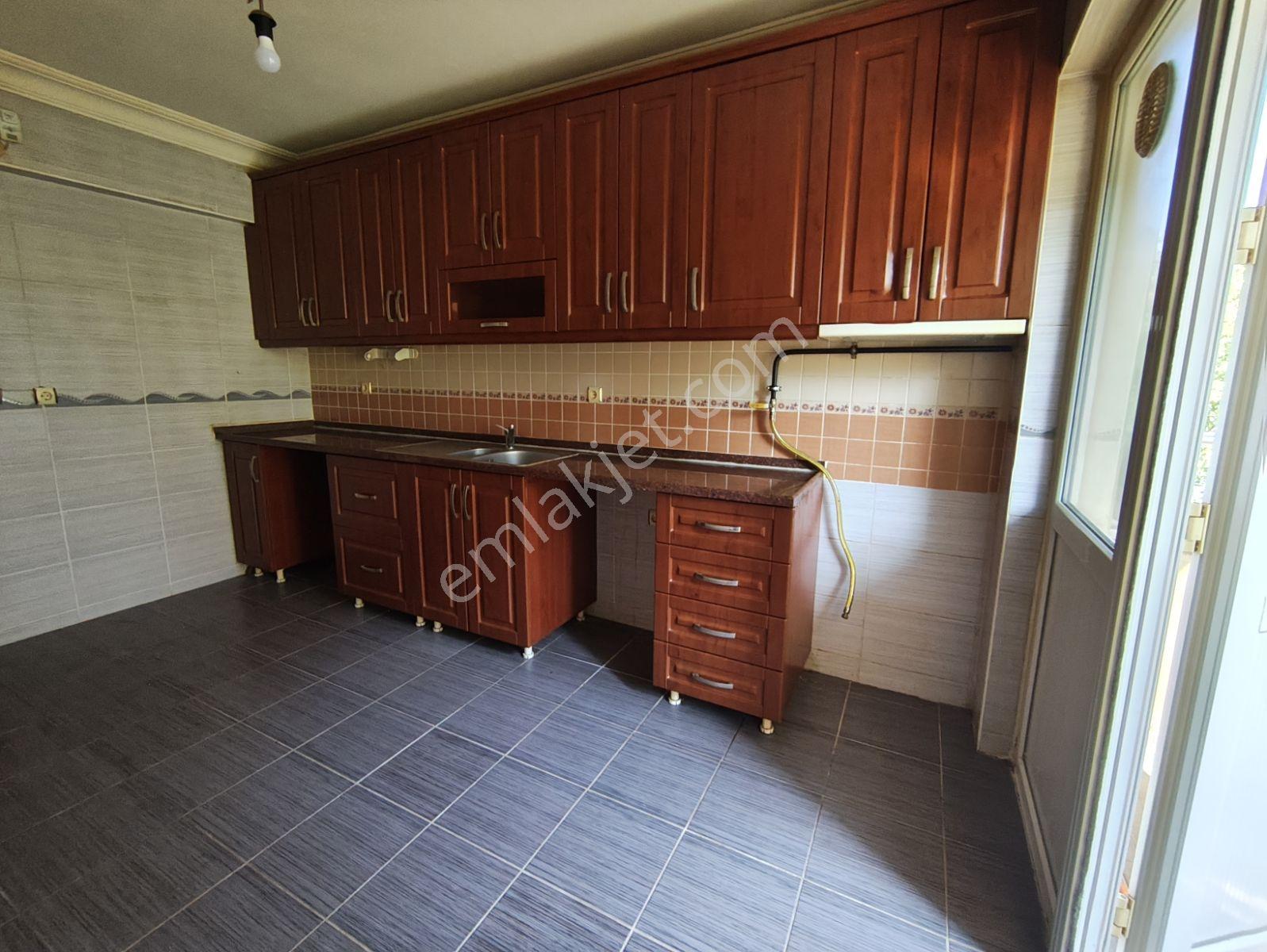 Karasu Merkezde Ayrı Mutfak Geniş Kiralık Daire - Görsel 13
