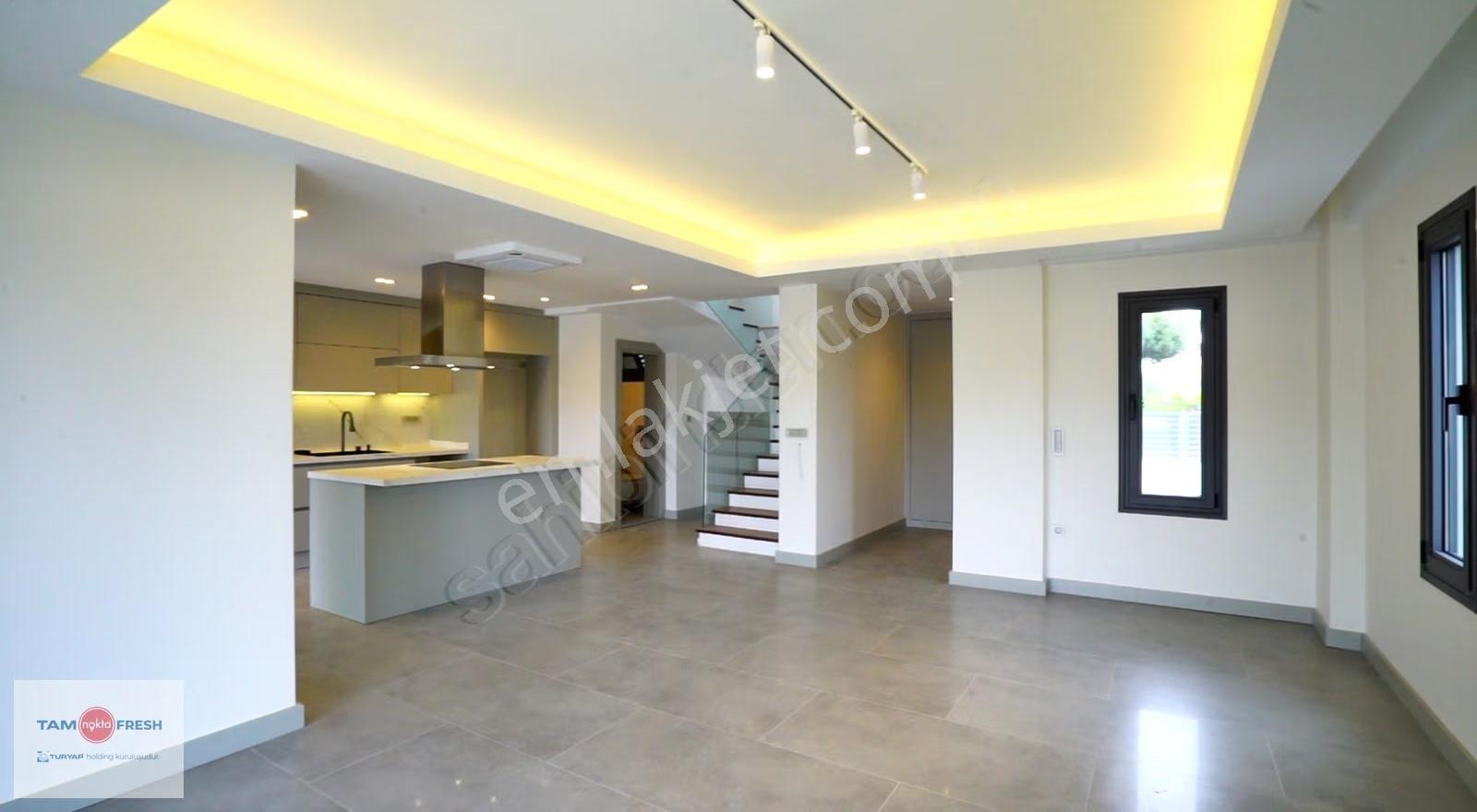 Güzelbahçe Yalı Mahallesi'nde Özenle Tasarlanmış Villa... - Görsel 7