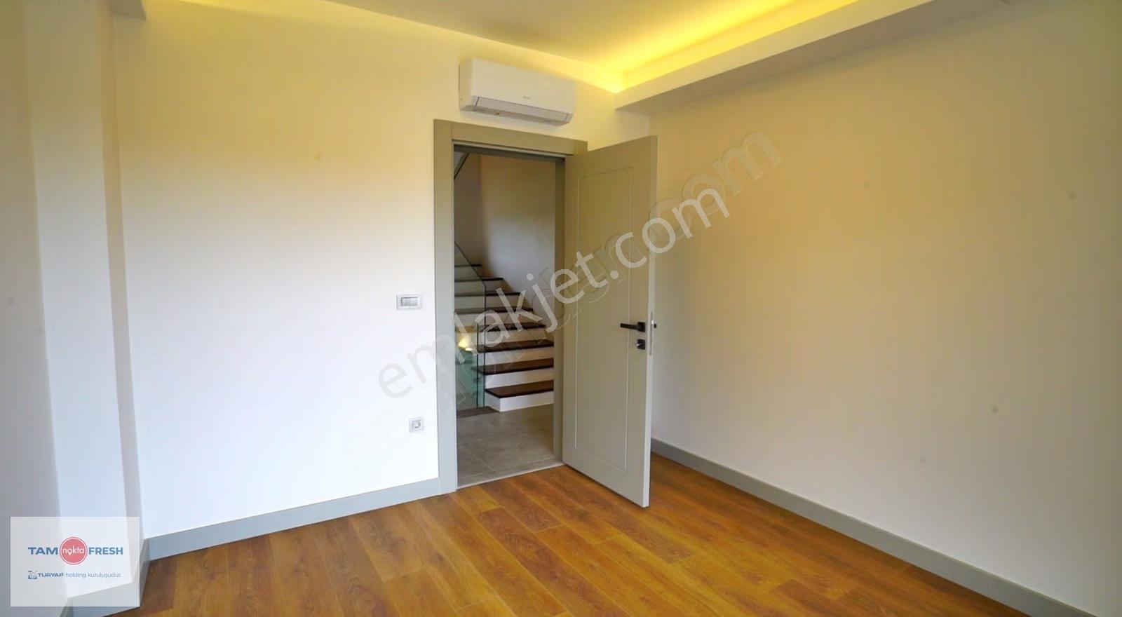Güzelbahçe Yalı Mahallesi'nde Özenle Tasarlanmış Villa... - Görsel 21