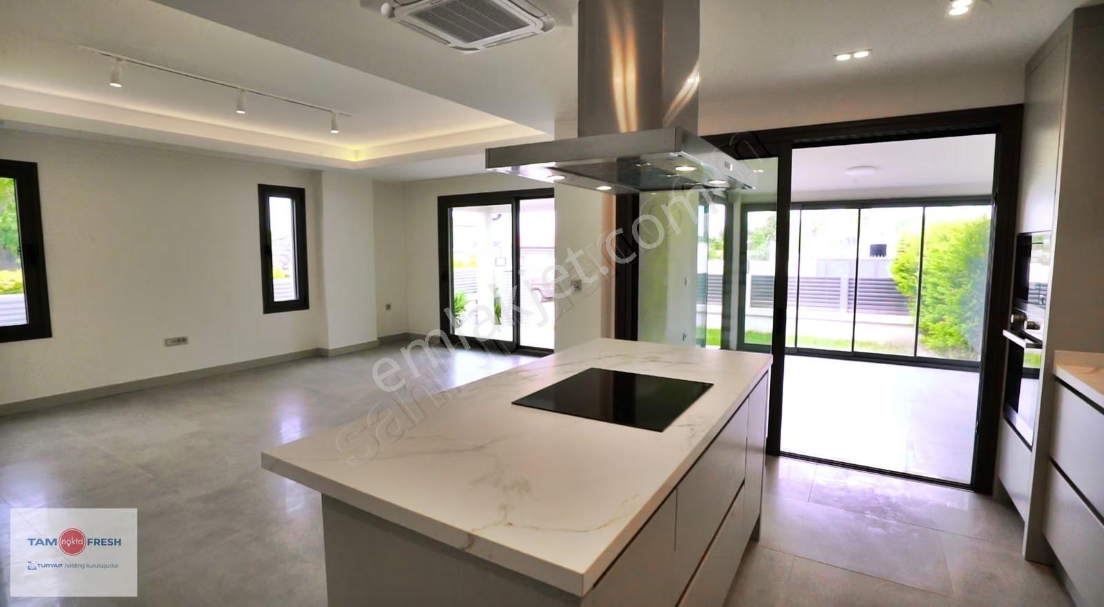Güzelbahçe Yalı Mahallesi'nde Özenle Tasarlanmış Villa... - Görsel 8