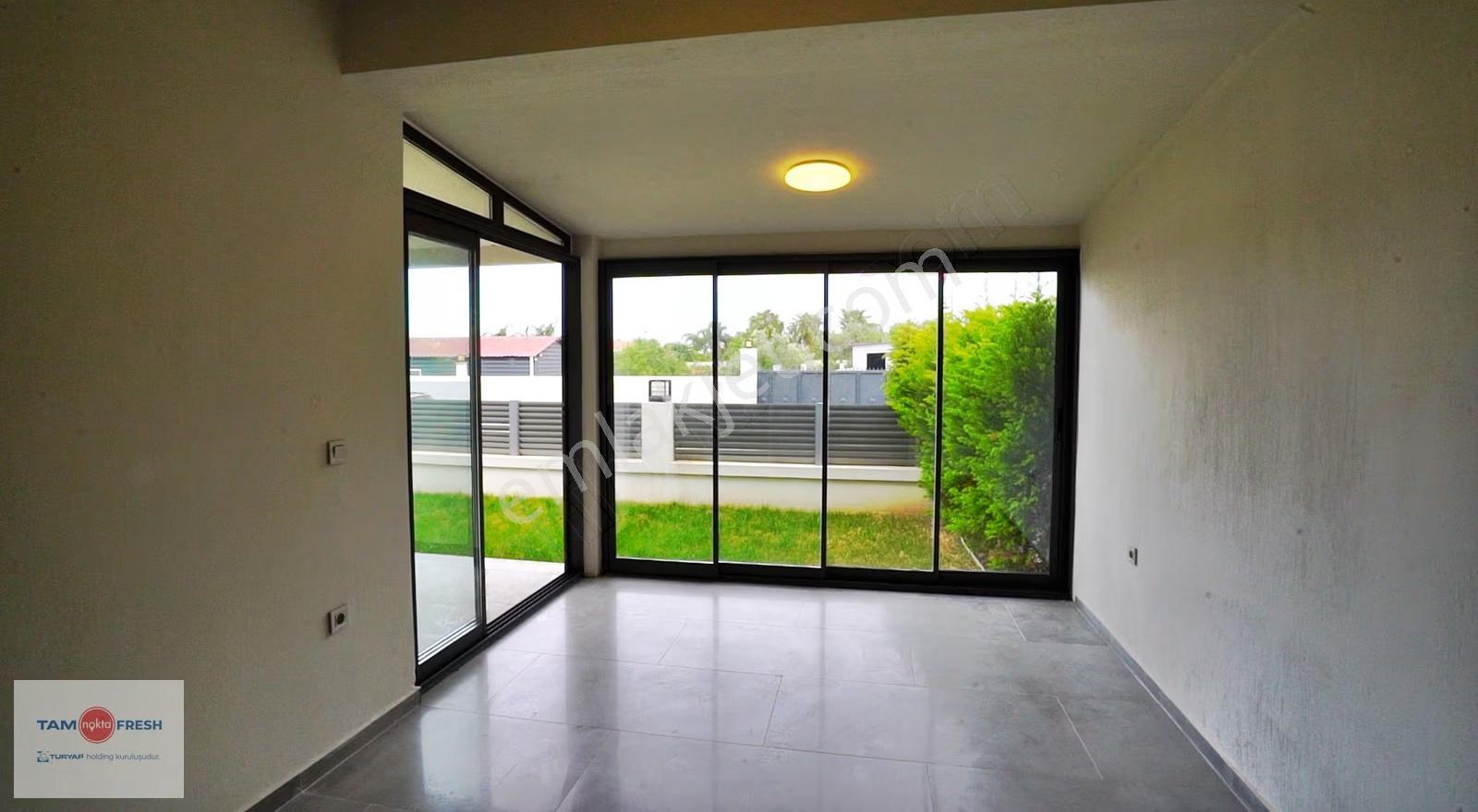 Güzelbahçe Yalı Mahallesi'nde Özenle Tasarlanmış Villa... - Görsel 23