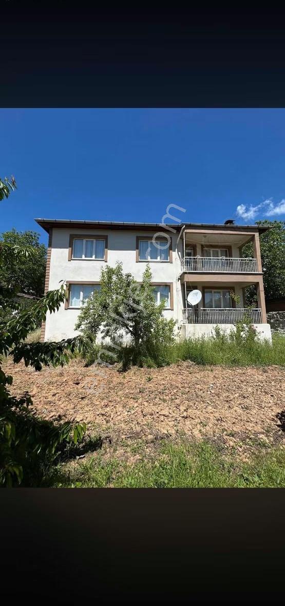 Banaz Salıpazarıüstü 2 Katlı 630m2 Arsa İ Garajlı Müstakil Ev
