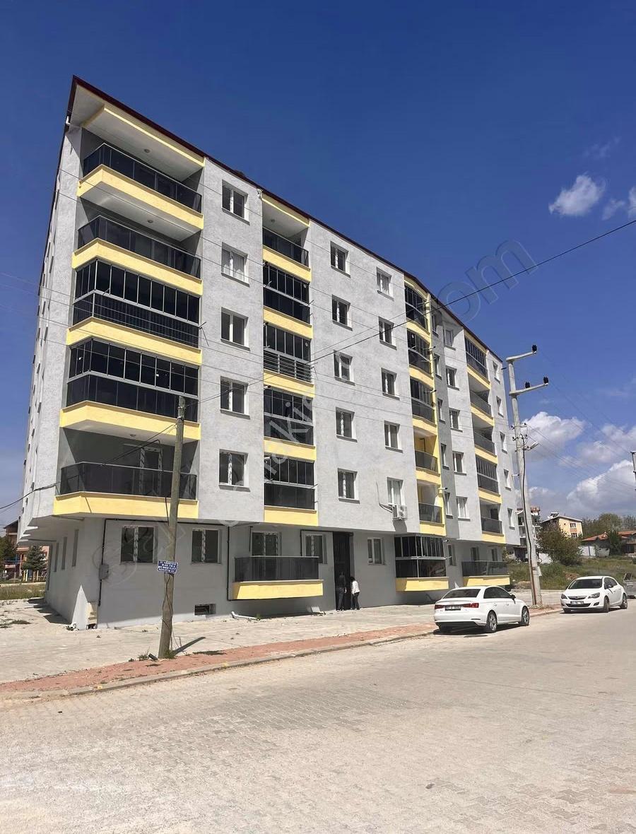 Banaz 31 Ağustos Mh Yolüzeri 110m2 2+1 4.kat Daire