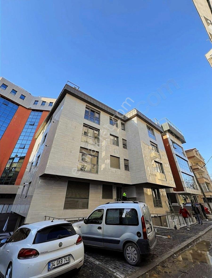 Ümraniye Metro Çıkışında Kiralık 1+1 Full Eşyalı Lüks Daire - Görsel 3