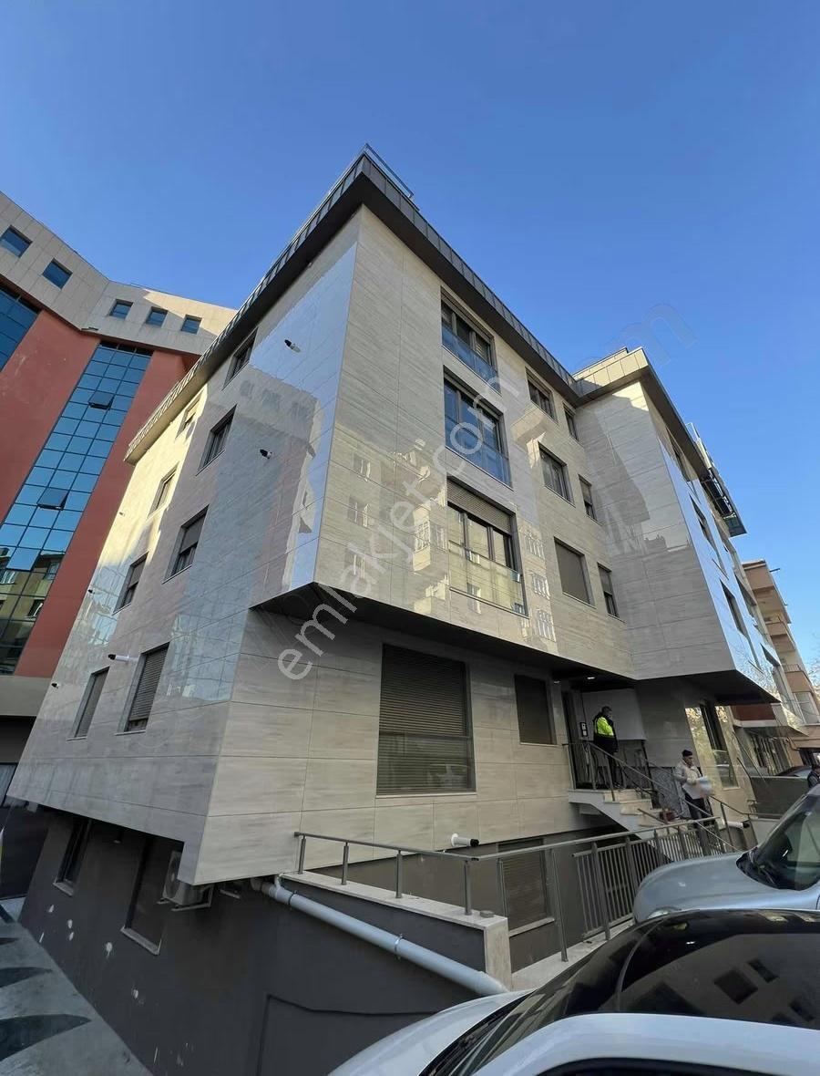 Ümraniye Metro Çıkışında Kiralık 1+1 Full Eşyalı Lüks Daire