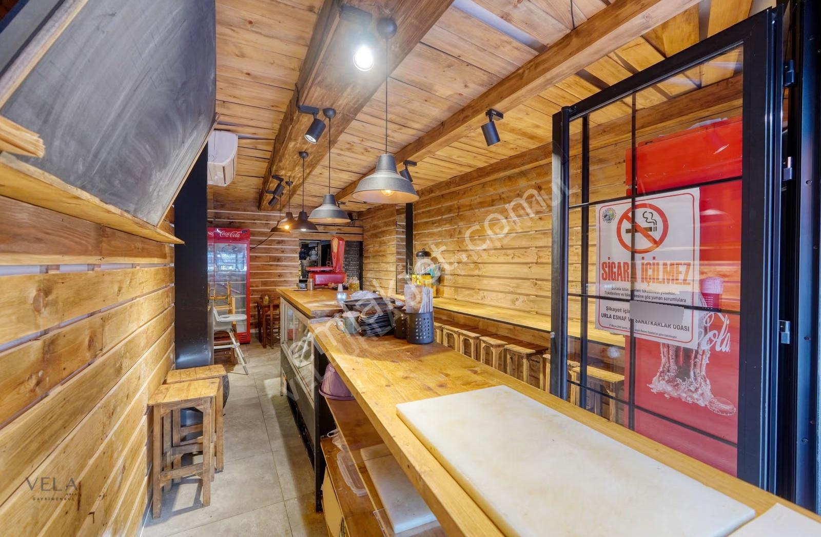 Urla İskele'de Devren Kiralık 35m² Hazır Dükkan - Görsel 3