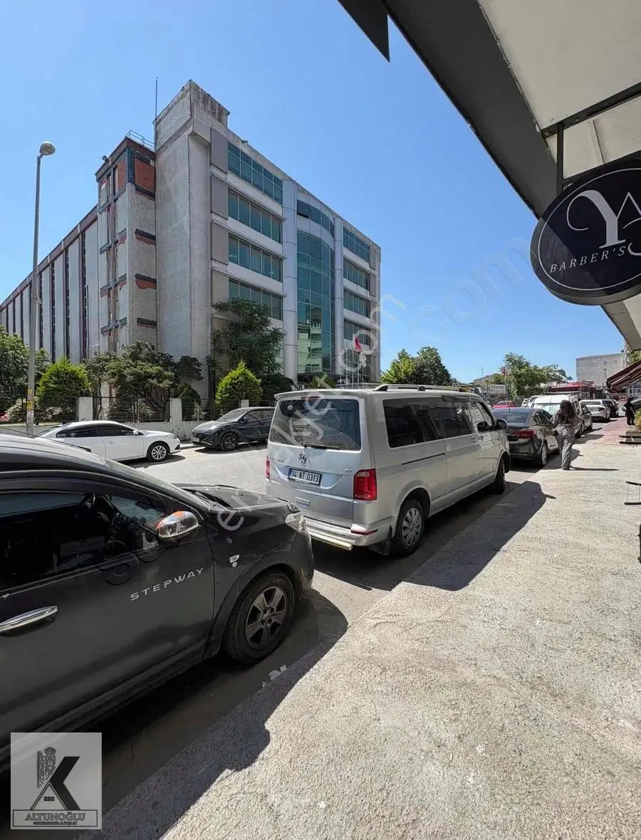 Altunoğlu"ndan Cadde Üzerinde Yeni Bina 75m2 Depolu Dükkan