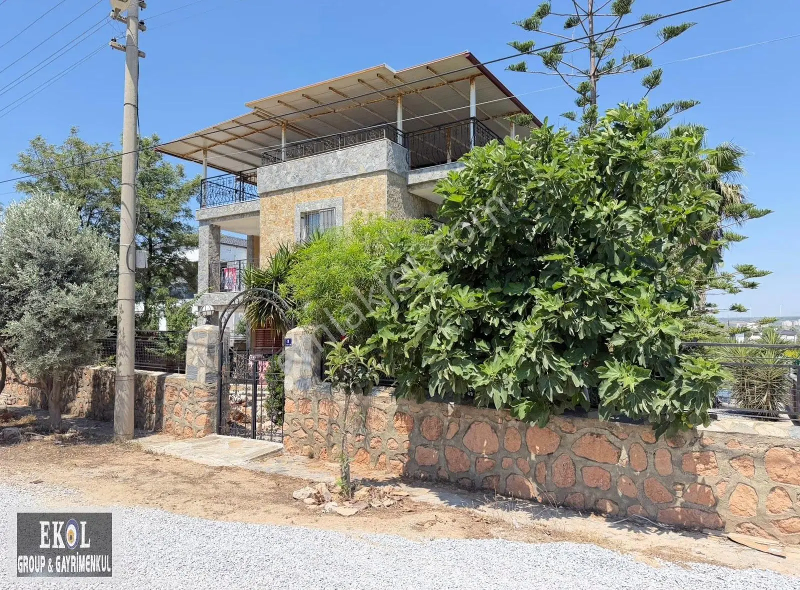 Didim Yeşiltepede Satılık 700m² Arsa İçinde Yazlık Havuzlu Villa