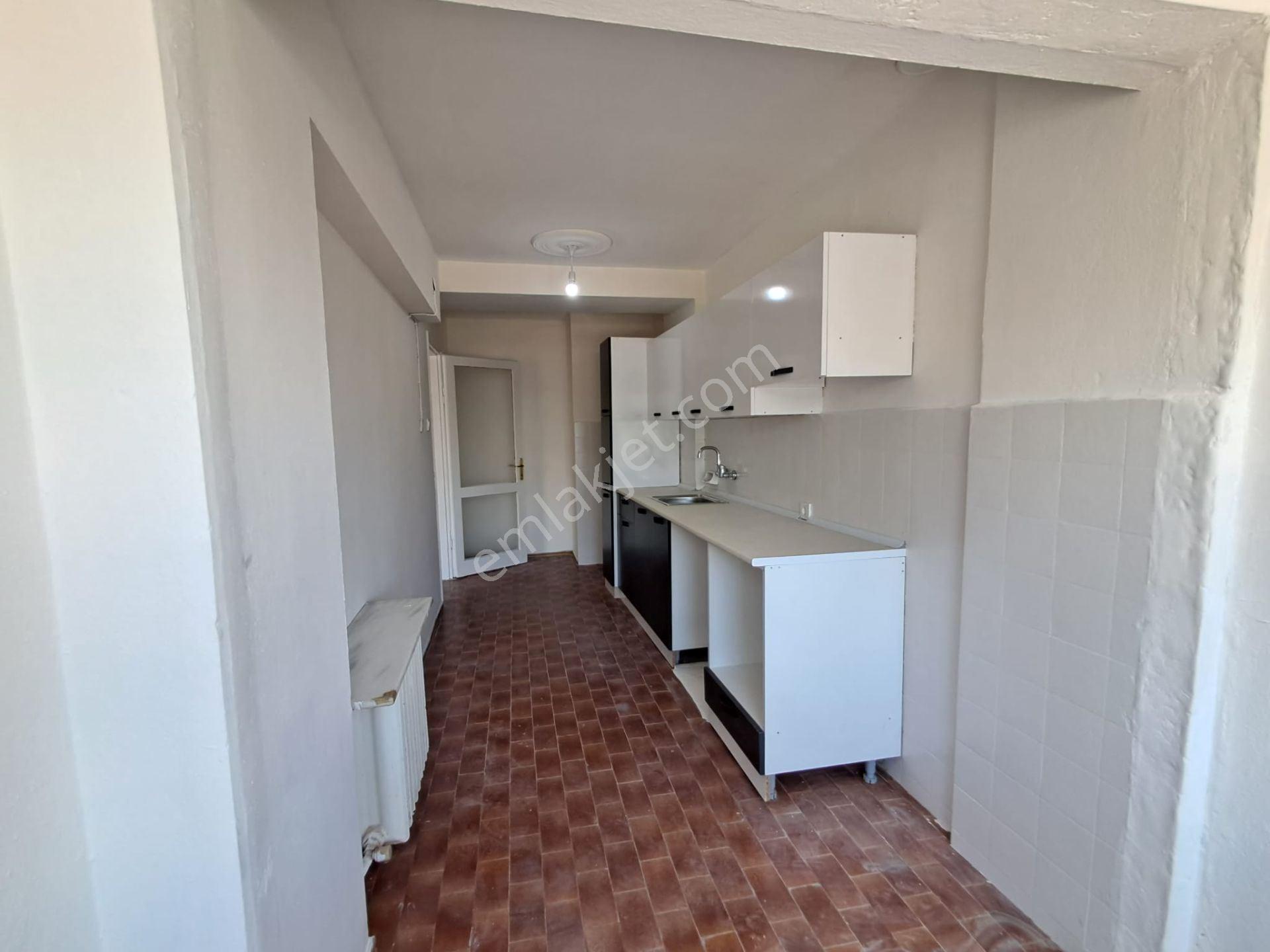 İstinyepark Karşısı Cadde Üzeri Asansörlü 3+1 Kiralık Daire - Görsel 8