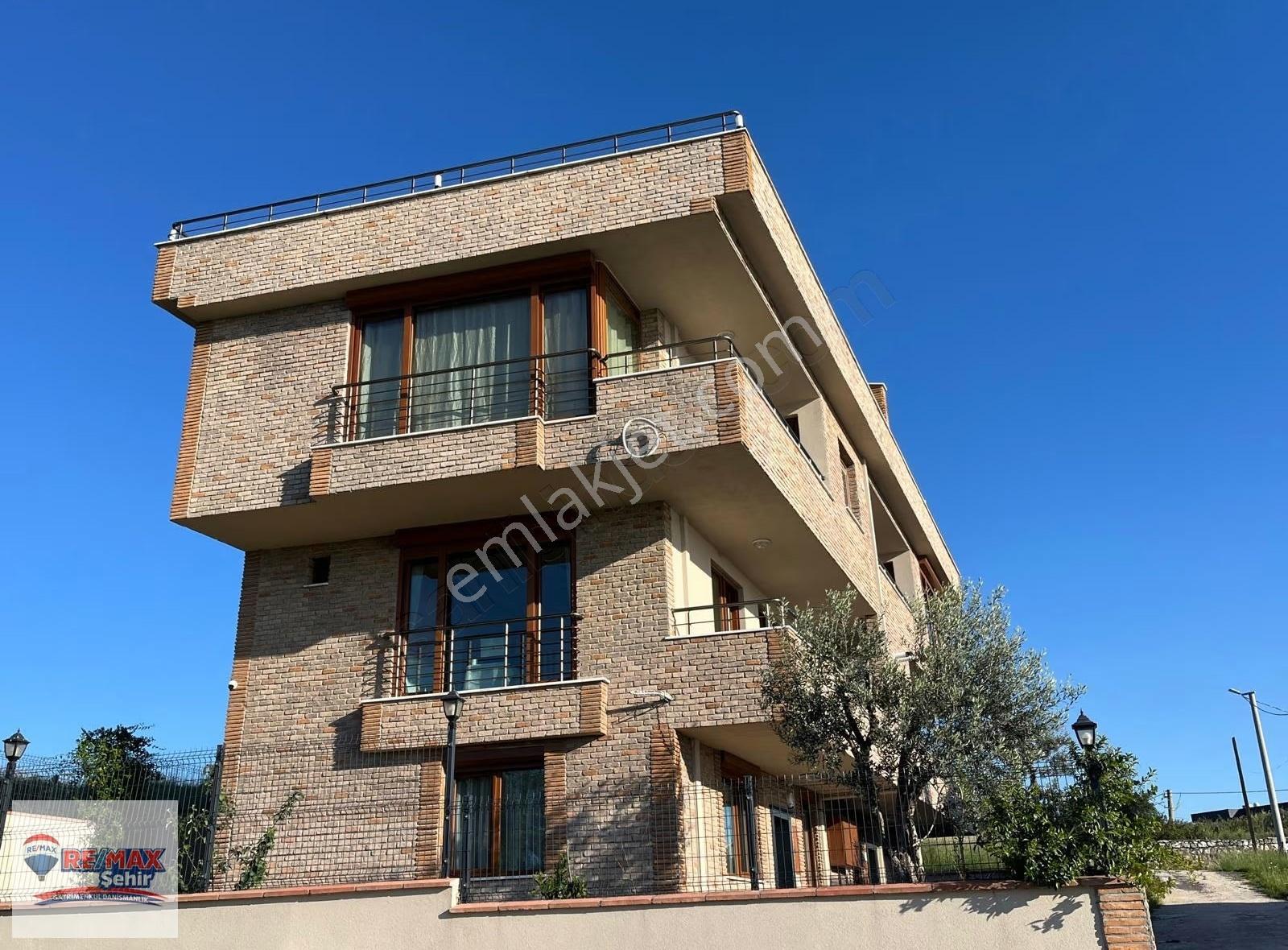 Yalova Remax Çınarcık Koru'da Ful Deniz Manzaralı Villa - Görsel 24