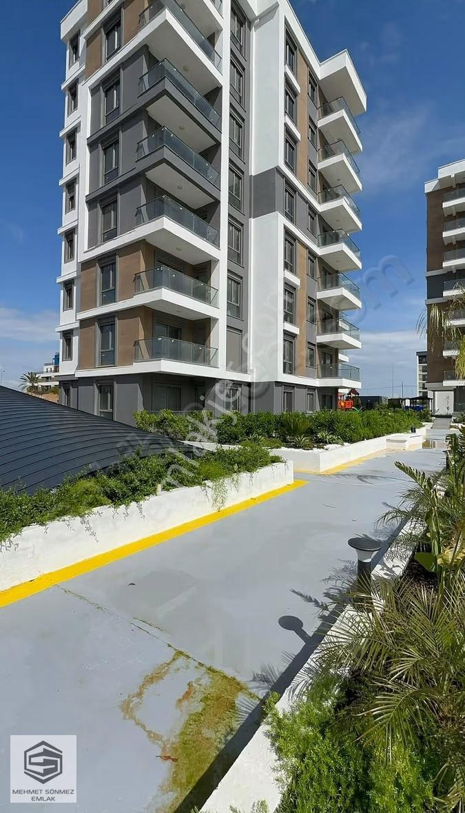 Aksu Altıntaş'ta Sıfır Keyifli 2+1 Bahçe Katı Kiralık