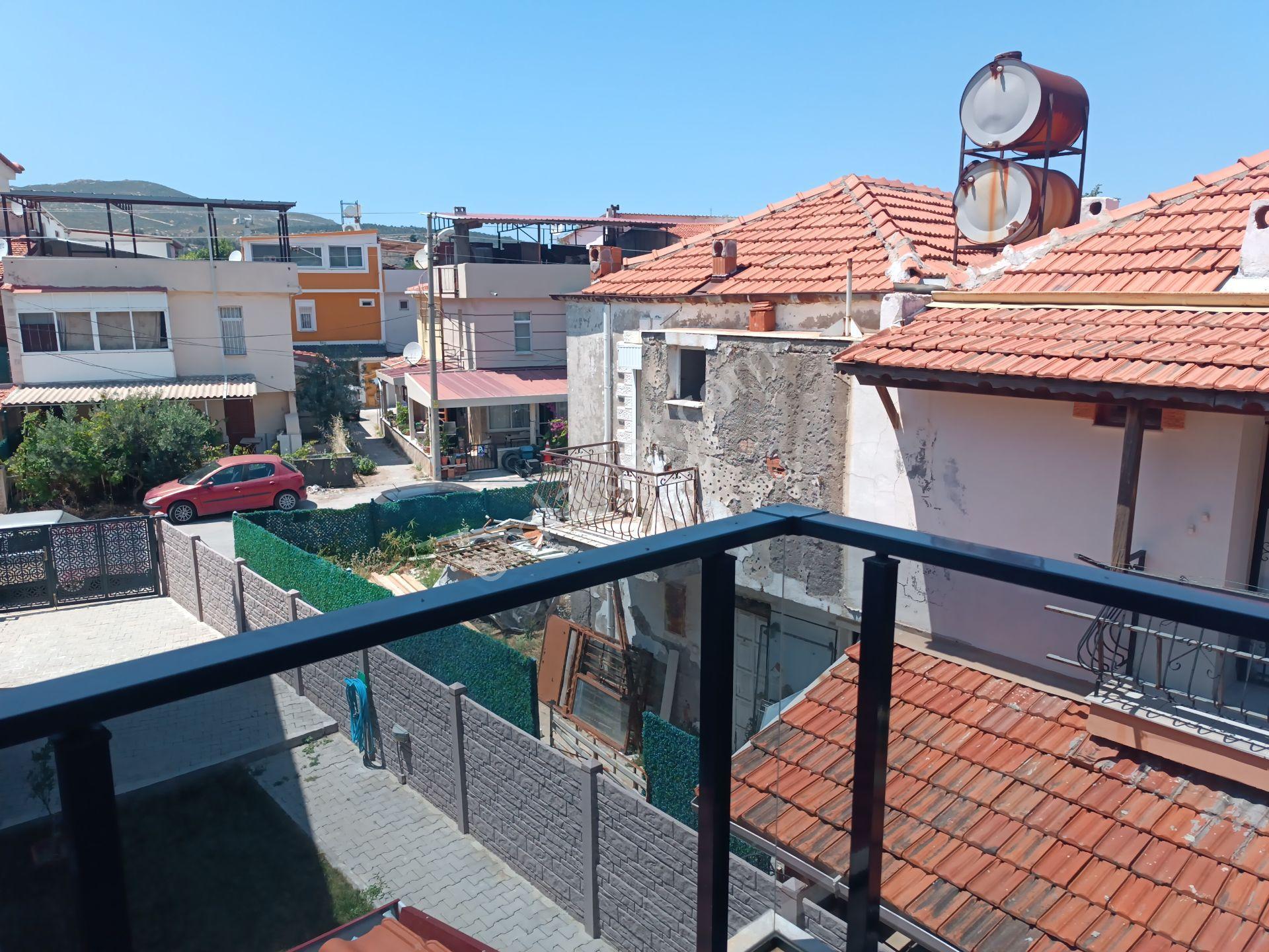Yeni Foça Merkez'de Müstakil Bahçeli Satılık 3+1 Lüx Villa - Görsel 12