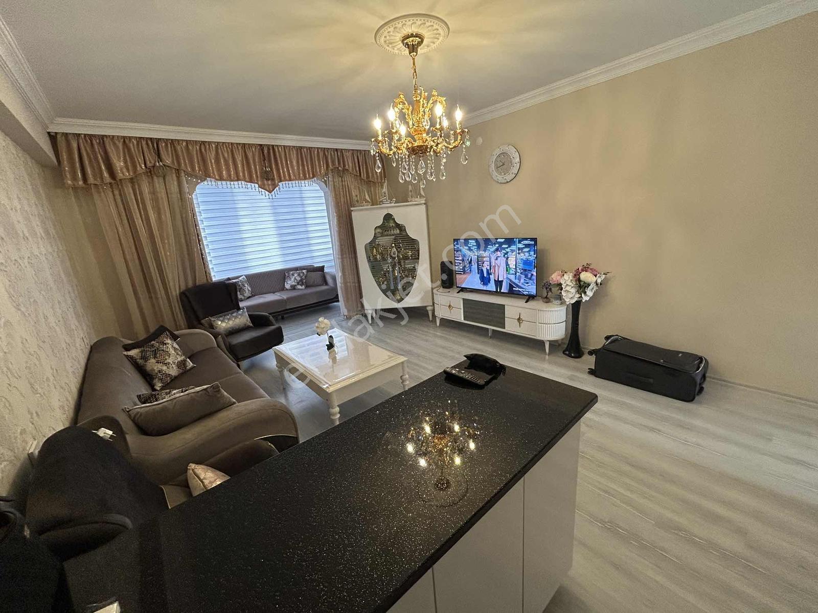 Kuşadasında Havuzlu Sitede Lüks Eşyalı 1+1 Satılık Daire - Görsel 9